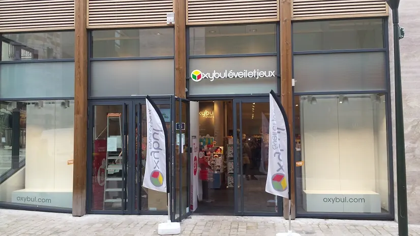 La vitrine du magasin Oxybul éveil et jeux à Orléans